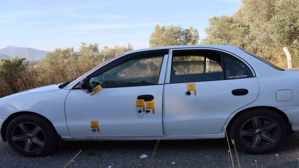 İzmir&rsquo;de otomobildeki şahsa silahlı saldırı: 1 &ouml;l&uuml;
