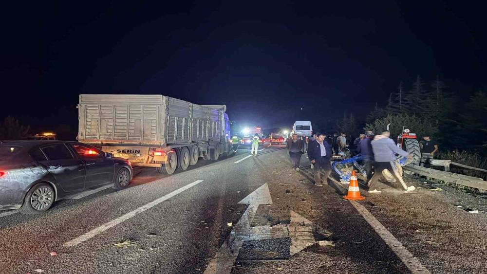 K&uuml;tahya&rsquo;da zincirleme trafik kazası: 7 yaralı
