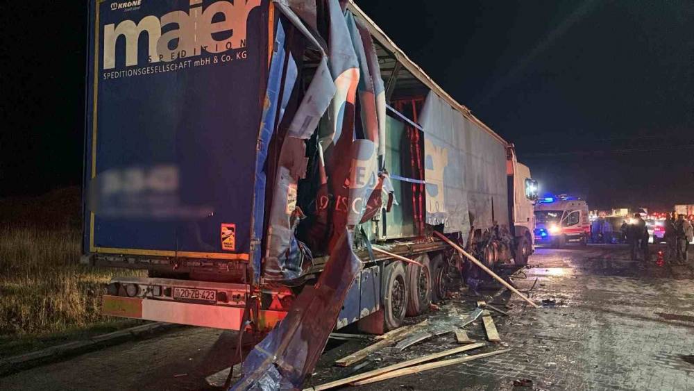 Karab&uuml;k&rsquo;te zincirleme trafik kazası: 3 yaralı
