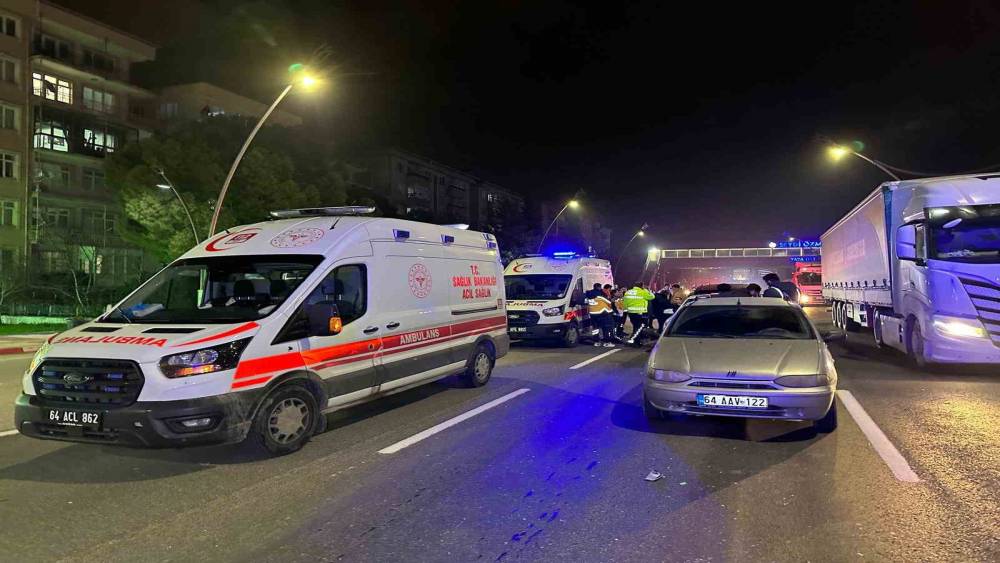 Uşak&rsquo;ta 4 ara&ccedil;lı zincirleme kazada 6 kişi yaralandı
