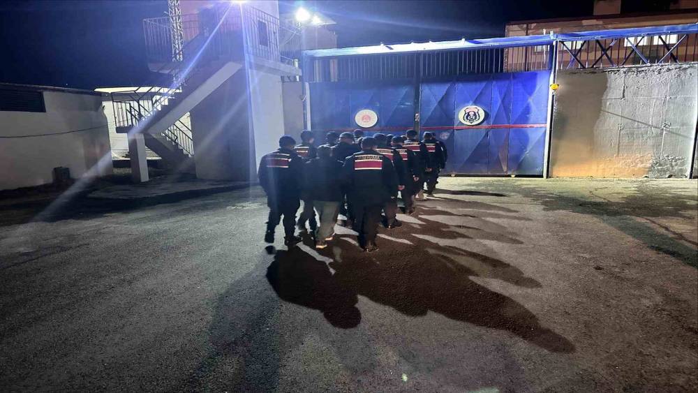 Avanos&rsquo;ta 19 adrese silah operasyonu: 6 tutuklama
