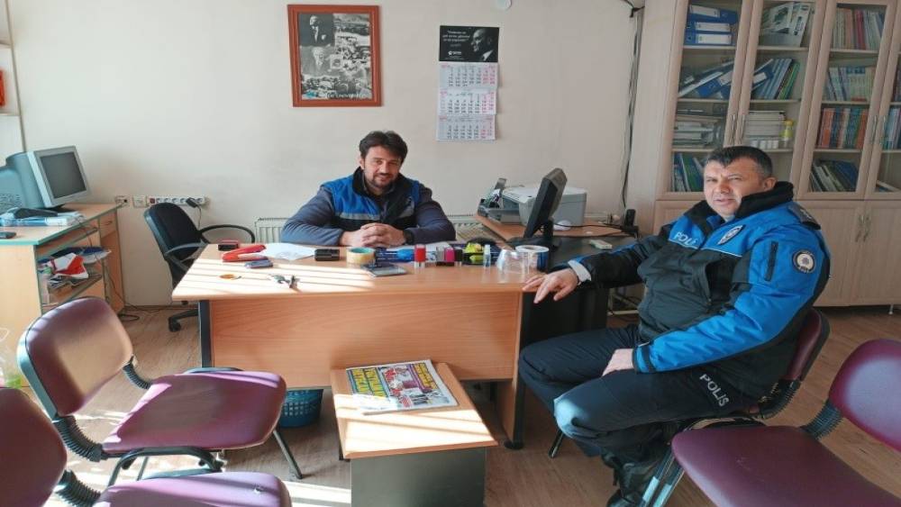 Emniyet g&uuml;&ccedil;leri dolandırıcılık ve hırsızlığa karşı bilgilendirme yaptı
