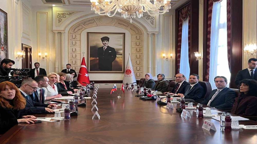 Adalet Bakanı G&uuml;rlek, Slovenya Ulusal Meclis Başkanı Zupancic ile bir araya geldi
