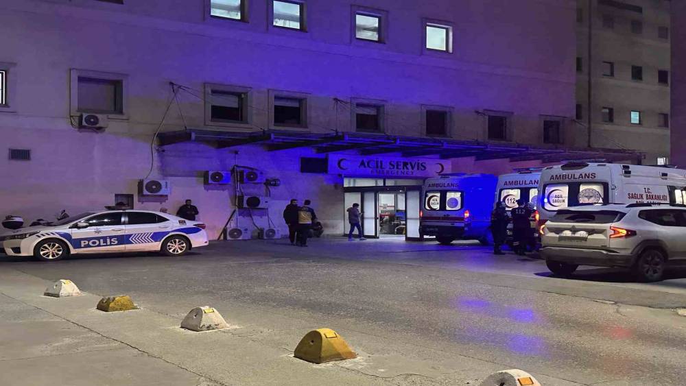 Arkadaşına kanser olduğunu s&ouml;yleyip silahıyla kendini vurdu
