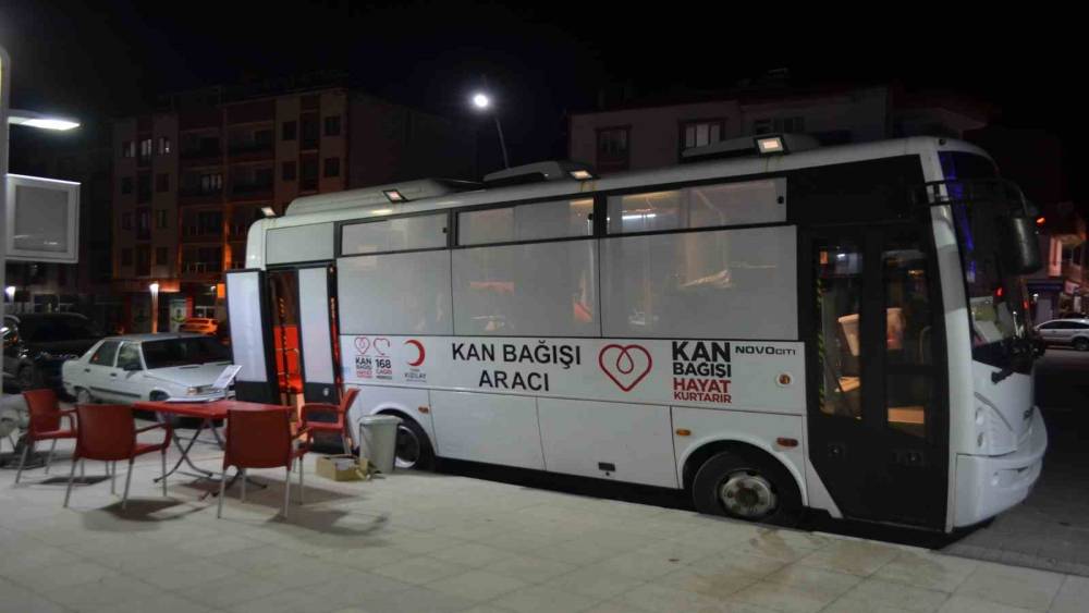 Selendi&rsquo;de gece kan bağışı seferberliği
