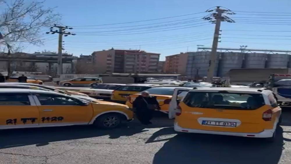 Taksicilerin g&uuml;ncellenen zam kuyruğu
