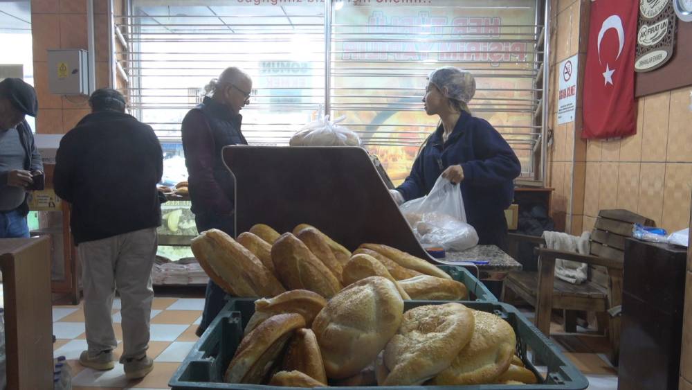 Ramazan ayında zam yapmayan fırıncı ekmeği ve pideyi 10 TL&rsquo;den satıyor
