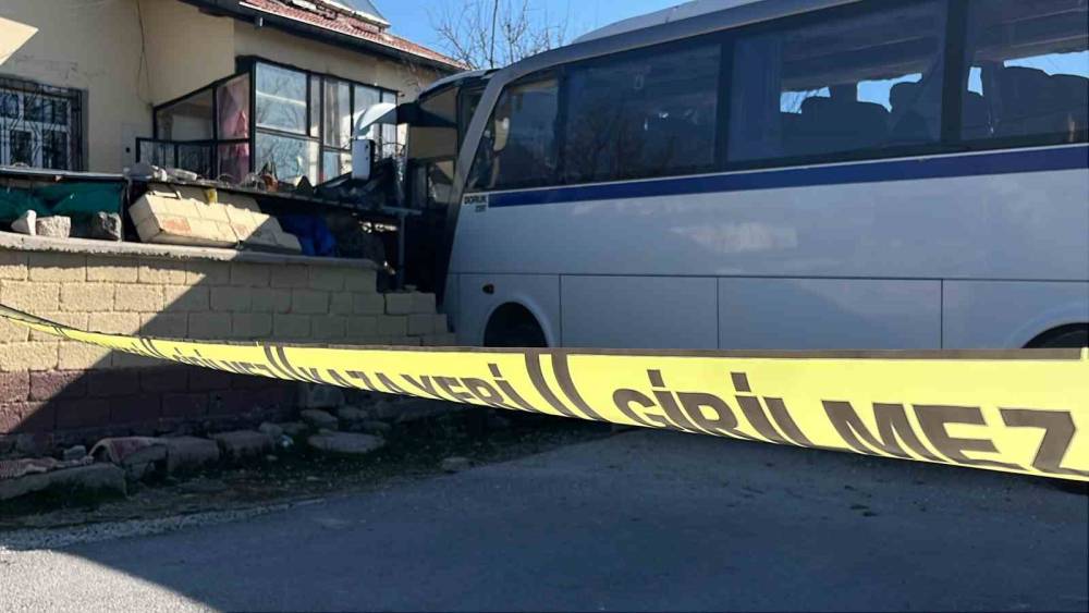 Konya&rsquo;da kazada yaralanan 13 yaşındaki &ouml;ğrenci kurtarılamadı
