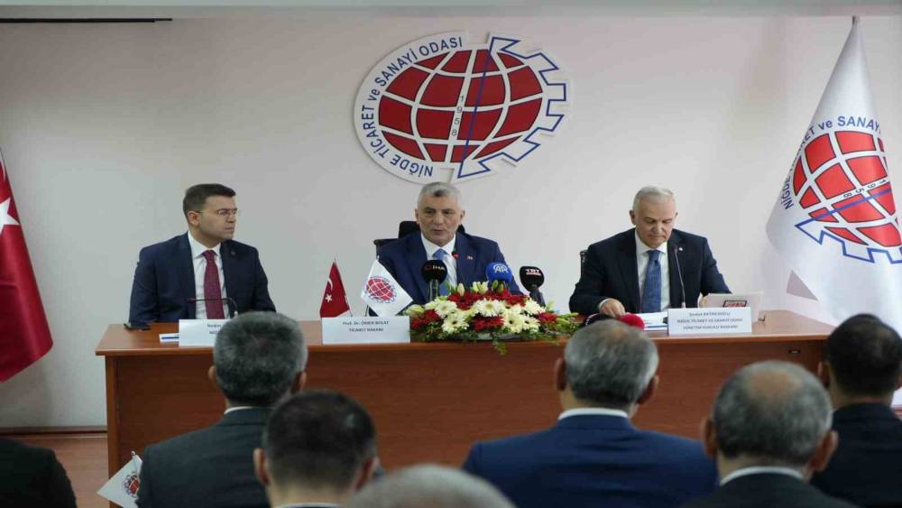 Bakan Bolat: "Kuzey ve g&uuml;neyimizde mini d&uuml;nya savaşı var. T&uuml;rkiye bunlardan kendini korumayı başardı"
