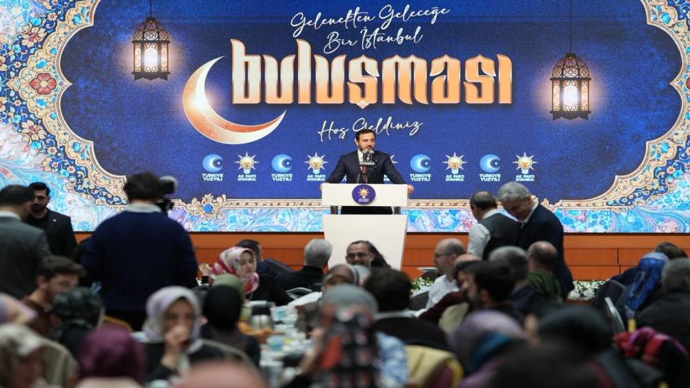 AK Parti&rsquo;nin "Gelenekten Geleceğe İftarı"nda 400 usta sanat&ccedil;ı bir araya geldi
