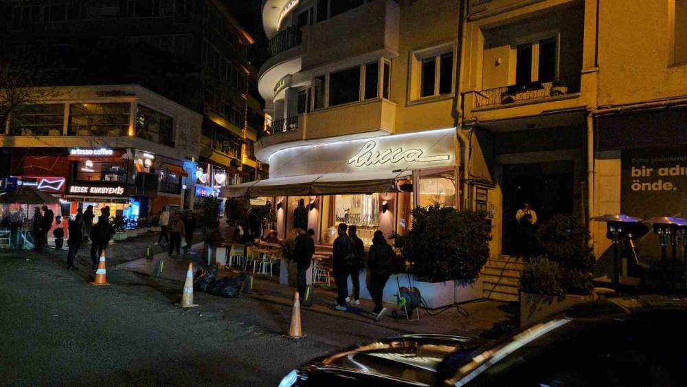 İstanbul&rsquo;da eğlence mekanına uyuşturucu ve fuhuş operasyonu: İşletme sahibi g&ouml;zaltında
