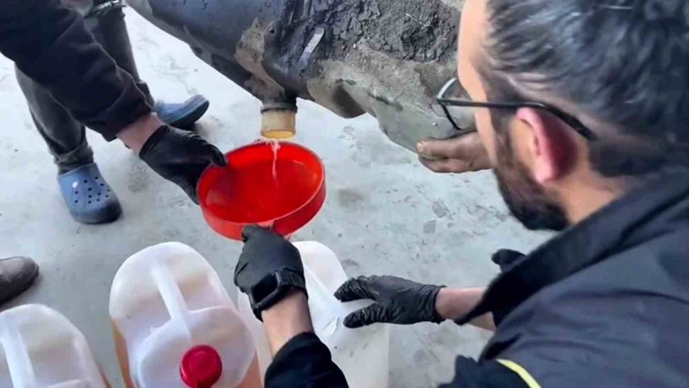 Yakıt deposunda 48 kilo sıvı metamfetamin ele ge&ccedil;irildi
