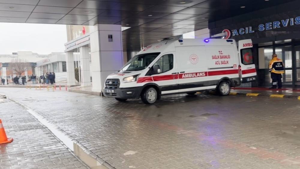 Elazığ&rsquo;da inşaat iskelesi &ccedil;&ouml;kt&uuml;: 4 iş&ccedil;i yaralandı
