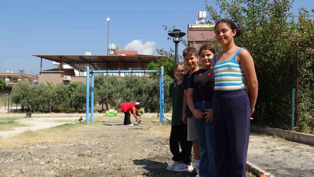 &Ccedil;&ouml;pleri yakmak isterken oyun parkını yaktı
