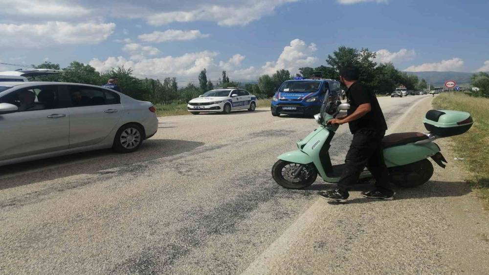 Isparta&rsquo;da motosikletten d&uuml;şen s&uuml;r&uuml;c&uuml; ağır yaralandı
