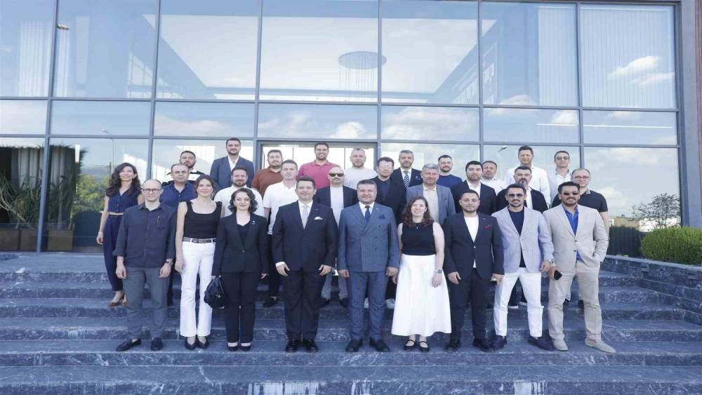 Gen&ccedil; iş d&uuml;nyasında &ouml;rnek iş birliği
