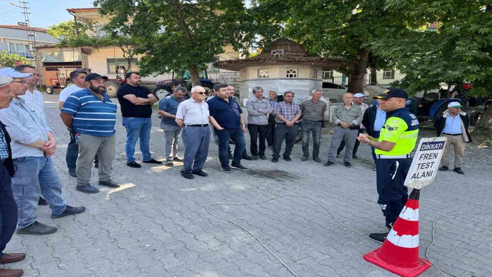 50 trakt&ouml;r s&uuml;r&uuml;c&uuml;s&uuml;ne eğitim verildi
