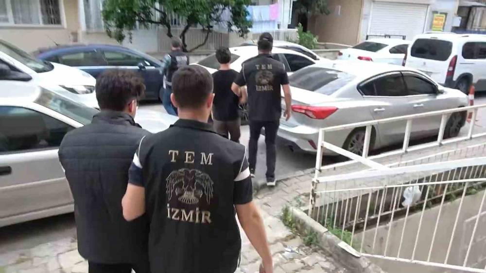 İzmir merkezli 12 ilde FET&Ouml; operasyonunda 41 tutuklama
