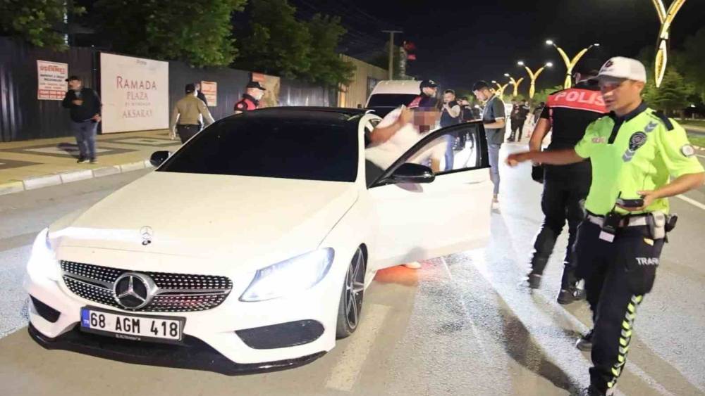 Aksaray&rsquo;da ehliyetsiz s&uuml;r&uuml;c&uuml;ye 202 bin lira ceza
