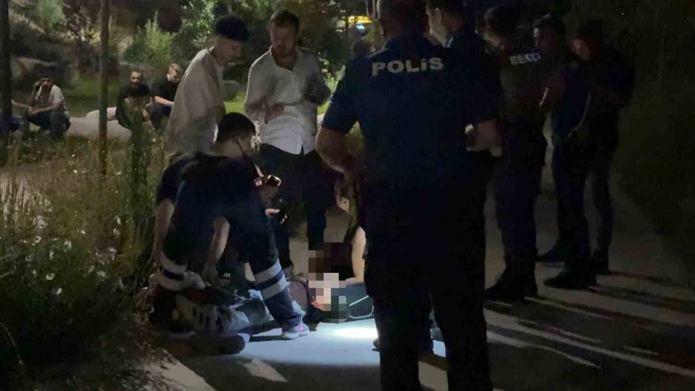 Kayseri&rsquo;de parkta bı&ccedil;aklı kavga: 1&rsquo;i ağır, 3 yaralı
