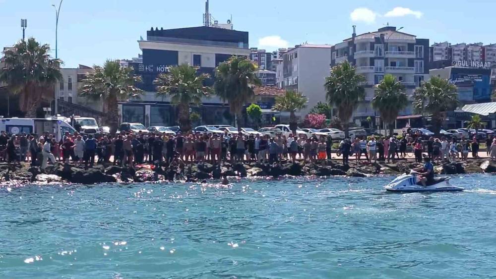 Samsun&rsquo;da denizde boğulma tehlikesi ge&ccedil;iren kişi hastaneye kaldırıldı: Durumu ağır
