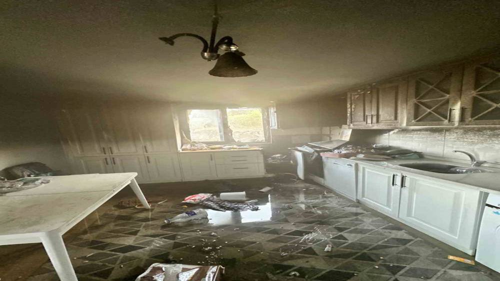 Osmaniye&rsquo;de m&uuml;stakil evde &ccedil;ıkan yangın s&ouml;nd&uuml;r&uuml;ld&uuml;
