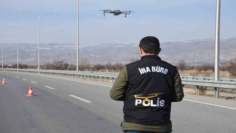 Erzincan&rsquo;da drone destekli trafik denetimi

