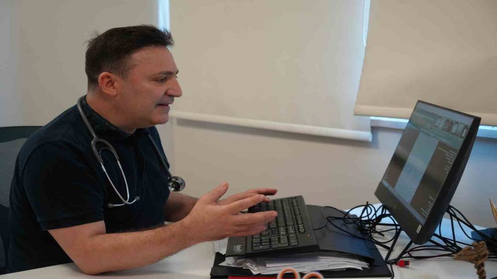 Profes&ouml;rden 60 yaş &uuml;st&uuml; i&ccedil;in uyarı: Bu belirtilere dikkat
