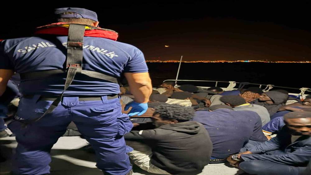Aydın a&ccedil;ıklarında 29 d&uuml;zensiz g&ouml;&ccedil;men yakalandı
