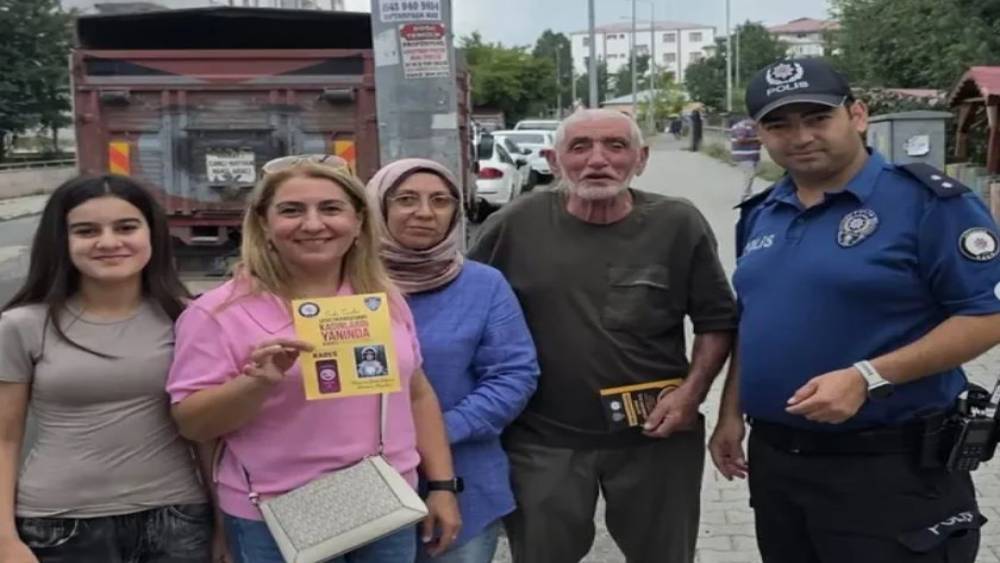 Polis vatandaşları bilgilendirdi
