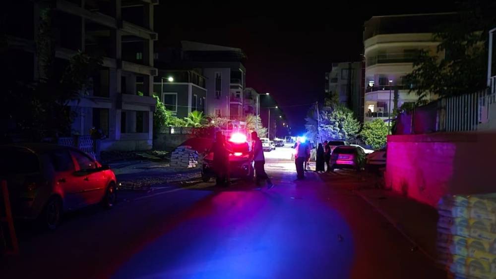 Baba ile oğlu arasındaki kavgaya polisler m&uuml;dahale etti

