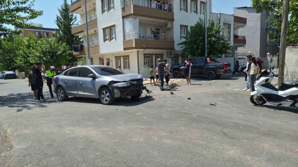 Pikap ile otomobil &ccedil;arpıştı: 1 yaralı

