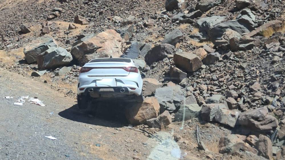 Hakkari-&Ccedil;ukurca kara yolunda kaza: 3 yaralı

