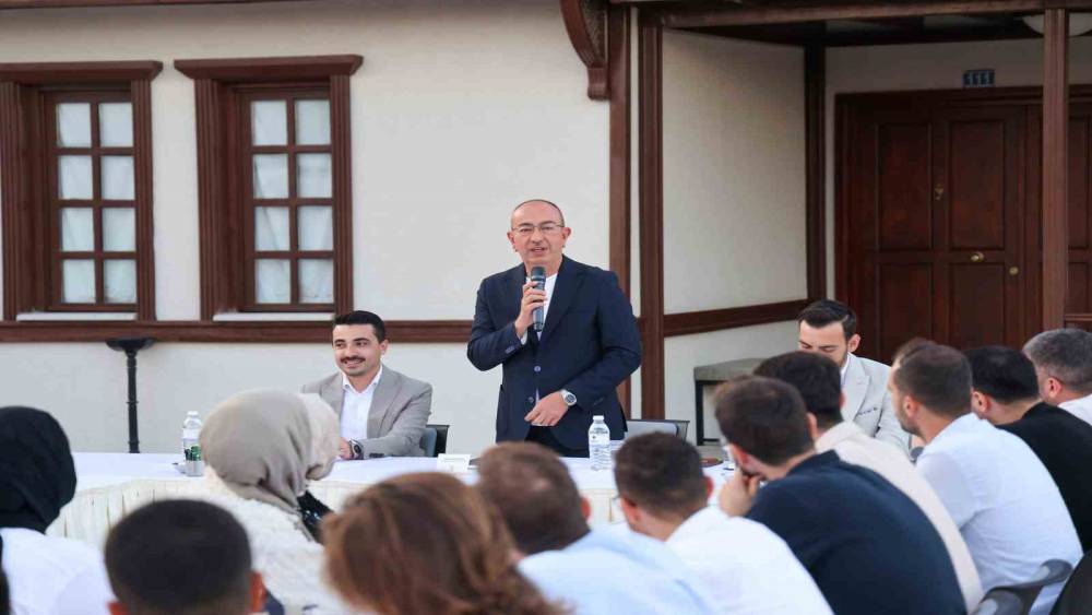 Başkan Kavuş: "Gen&ccedil;lik, bir &uuml;lkenin sadece bug&uuml;n&uuml; değil, yarınıdır"
