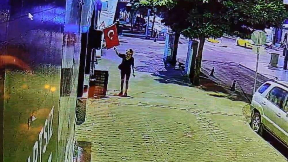 G&uuml;venlik g&uuml;&ccedil;leri o kadını yakalamak i&ccedil;in &ccedil;alışma başlattı
