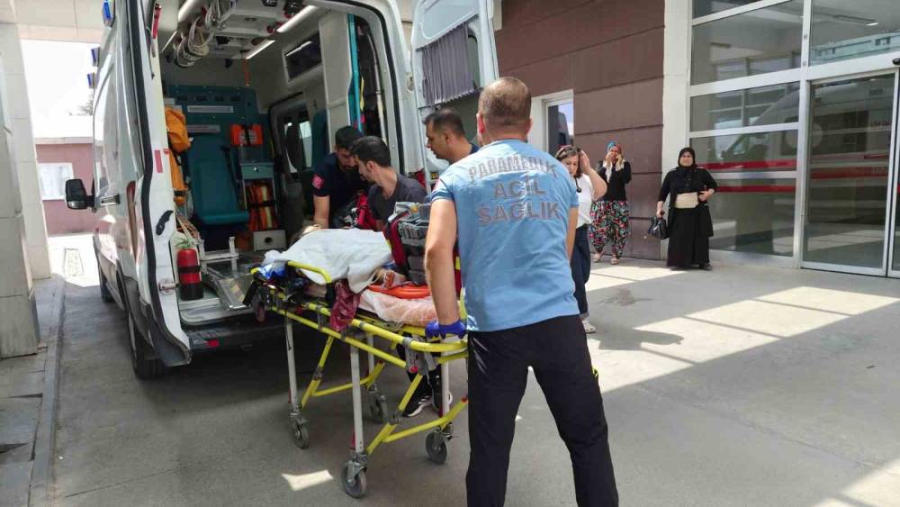 Y&uuml;ksekten d&uuml;şen 6 yaşındaki kız &ccedil;ocuğu ağır yaralandı
