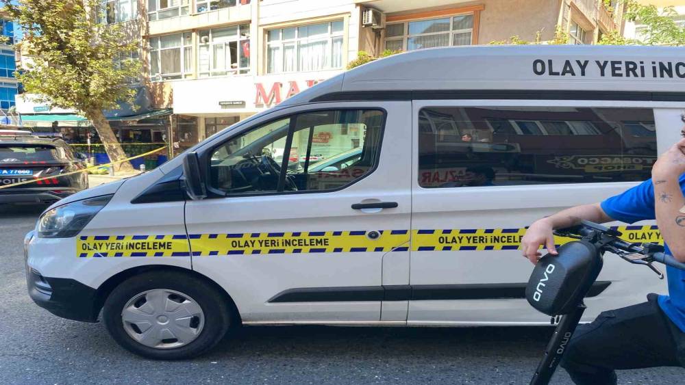 K&uuml;&ccedil;&uuml;k&ccedil;ekmece&rsquo;de feci kaza: Su tankerinin altında kalan kadın hayatını kaybetti
