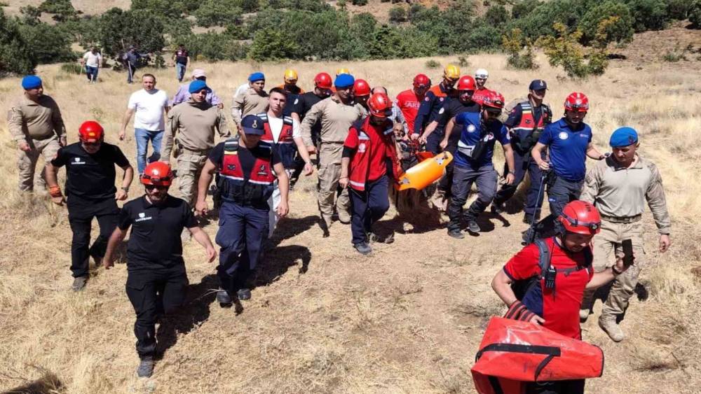 Kayıp vatandaş i&ccedil;in 177 kişilik ekip sabaha kadar &ccedil;aba g&ouml;sterdi
