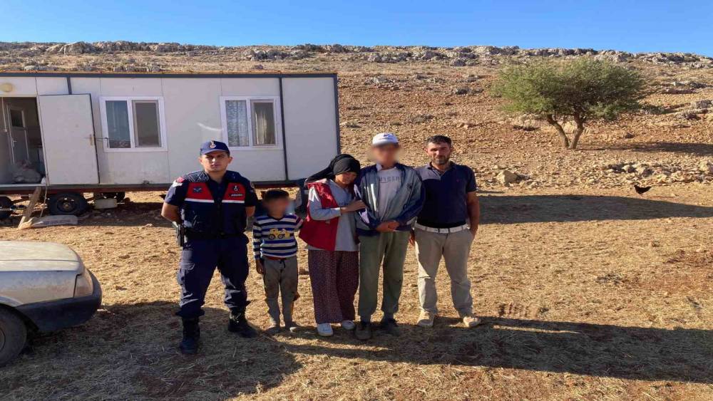 Antalya&rsquo;da 4 g&uuml;nd&uuml;r kayıp olarak aranan 17 yaşındaki genci jandarma buldu
