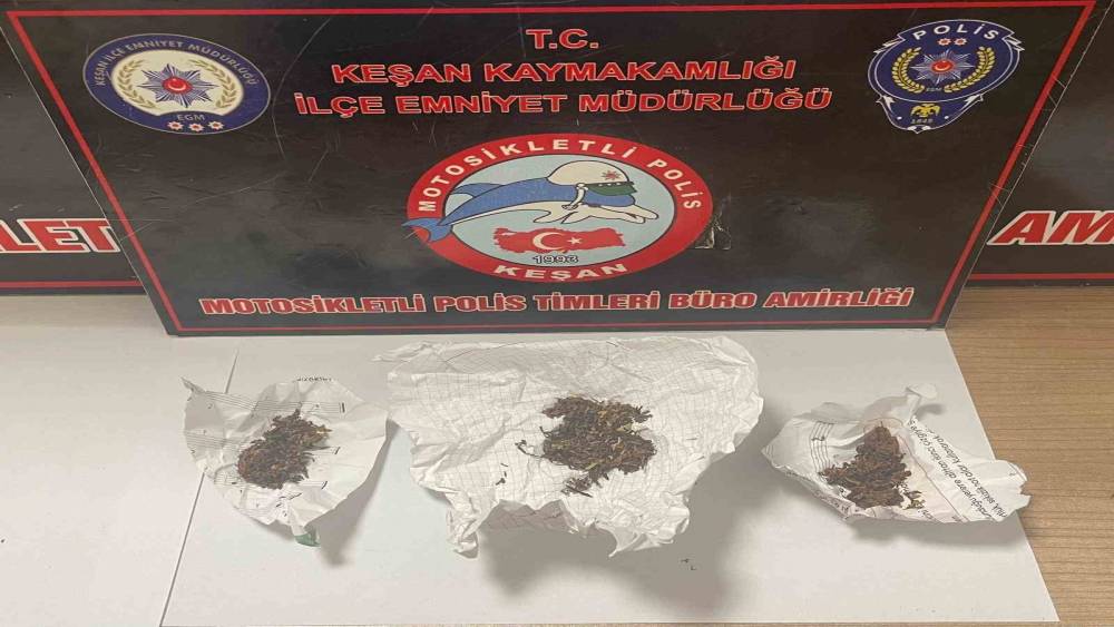 Keşan&rsquo;da polisin durdurduğu 2 ş&uuml;phelide uyuşturucu ele ge&ccedil;irildi
