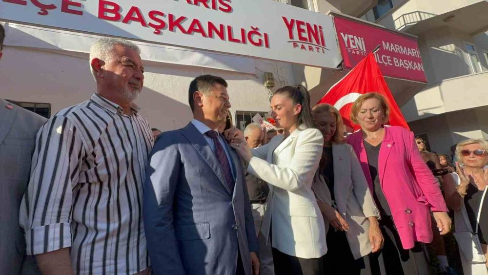 Marmaris Belediye Başkanı &Uuml;nl&uuml;, CHP&rsquo;den istifa ederek Yeni Parti&rsquo;ye katıldı
