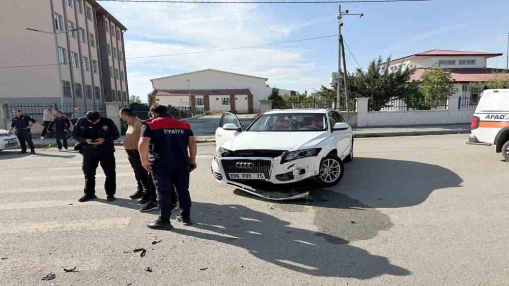 Iğdır&rsquo;da trafik kazası: 2 s&uuml;r&uuml;c&uuml; yaralandı
