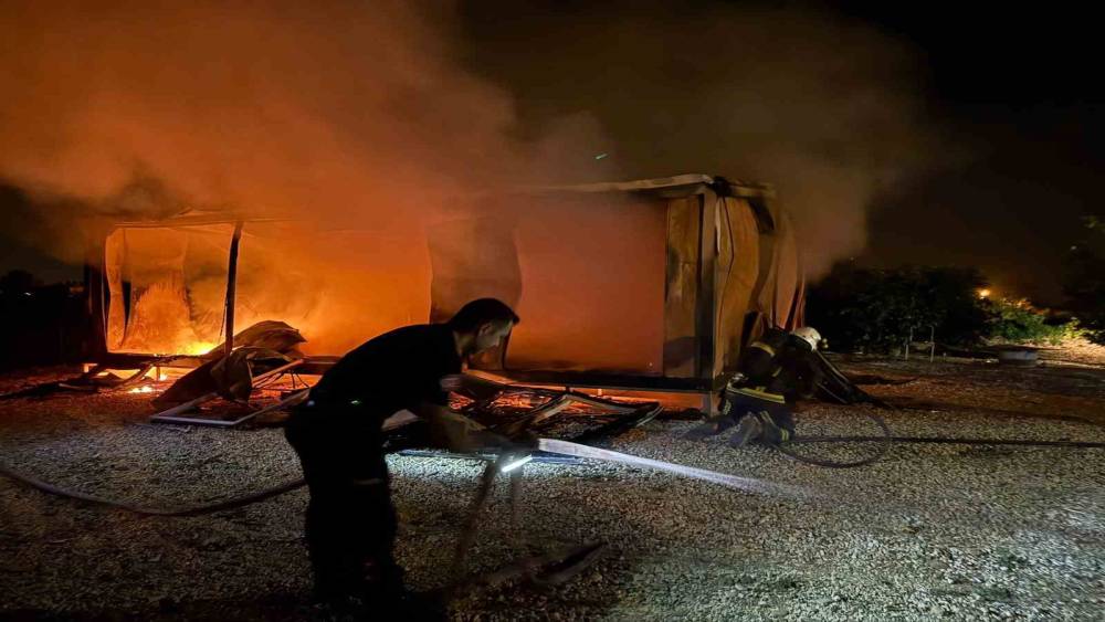 Konteyner ev yangında kullanılamaz hale geldi
