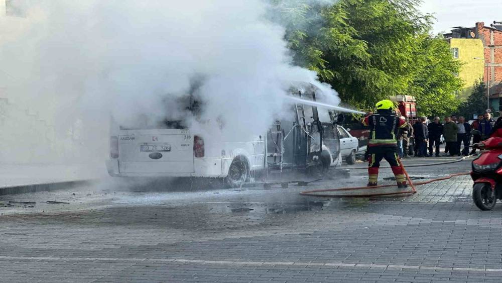 Dursunbey&rsquo;de ticari ara&ccedil; yandı
