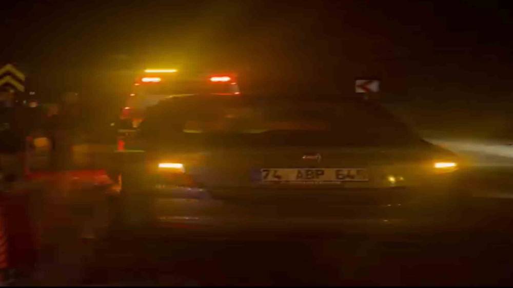 Zonguldak&rsquo;ta iki ara&ccedil; kavşakta &ccedil;arpıştı
