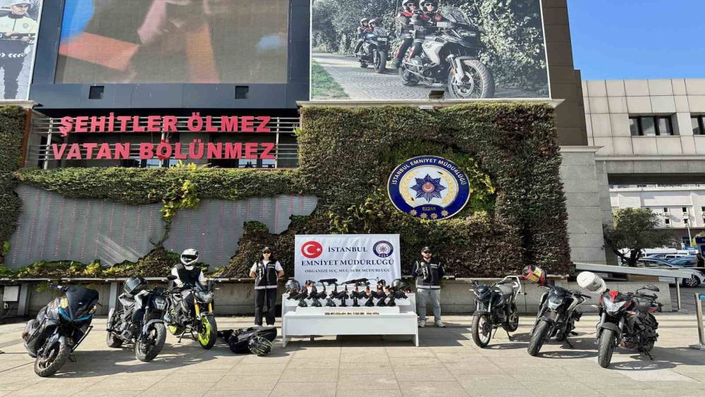 &Ccedil;etelerden ele ge&ccedil;en su&ccedil; unsurları emniyette sergilendi
