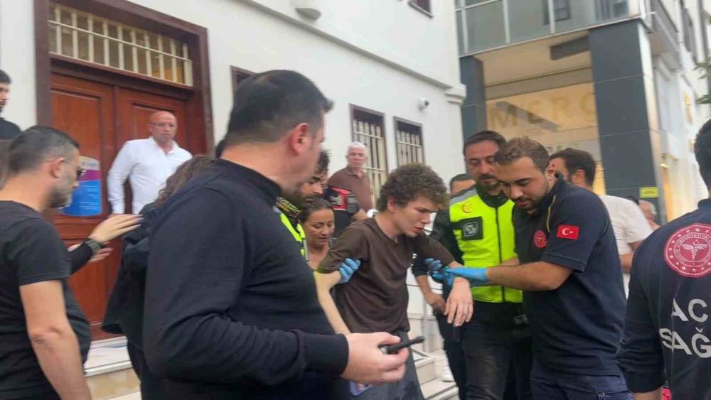 Samsun&rsquo;da gen&ccedil;, cadde ortasında darbedildi
