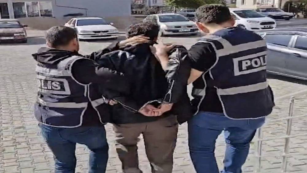 Kayseri&rsquo;de &lsquo;silahlı yağma&rsquo; su&ccedil;undan 36 yıl kesinleşmiş hapis cezasıyla aranan şahıs yakalandı
