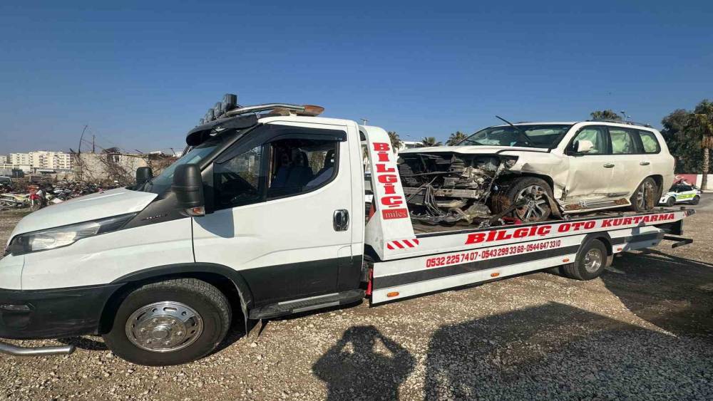 Mardin’de sürücüsünün kontrolünden çıkan otomobil şarampole yuvarlandı: 4 yaralı
