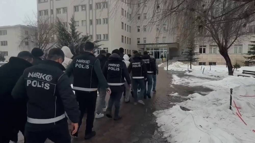 Sivas&rsquo;ta zehir tacirlerine operasyon: 7 kişi tutuklandı
